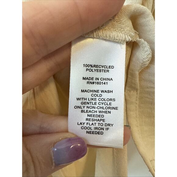 89th & Madison NWT Women's L Chic Cream Button Front Flutter Sleeve Hi Lo Blouse - Picture 7 of 10